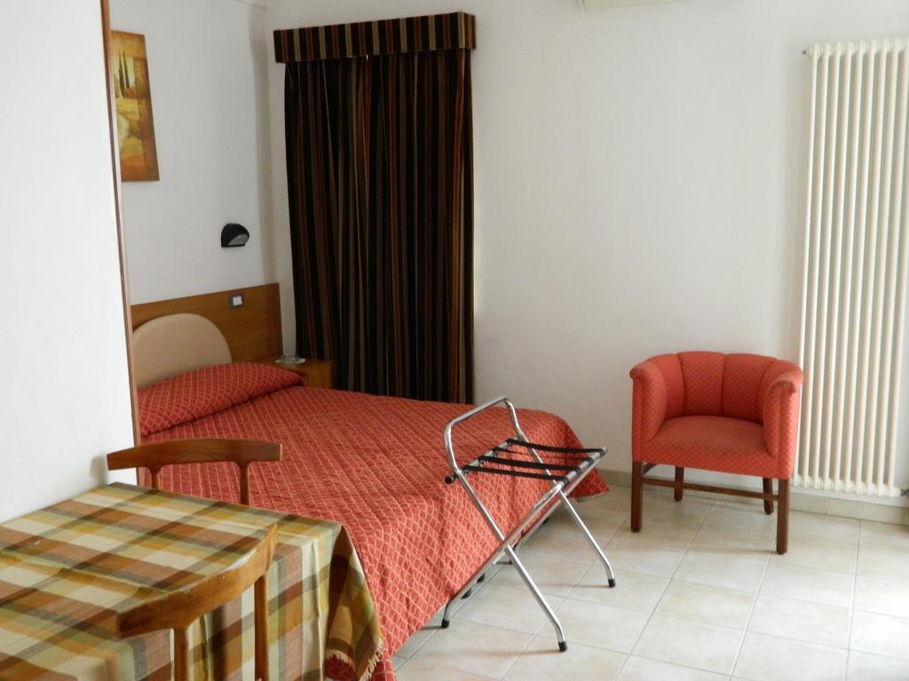 Residence Dei Fiori Bordighera Phòng bức ảnh